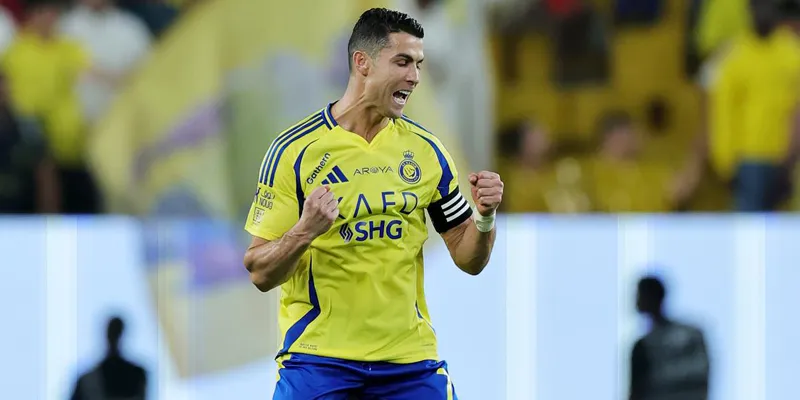 Giúp Al Nassr chiến thắng, Ronaldo tái hiện màn ăn mừng lịch sử ronaldo-luon-no-luc-het-minh-tren-san-co