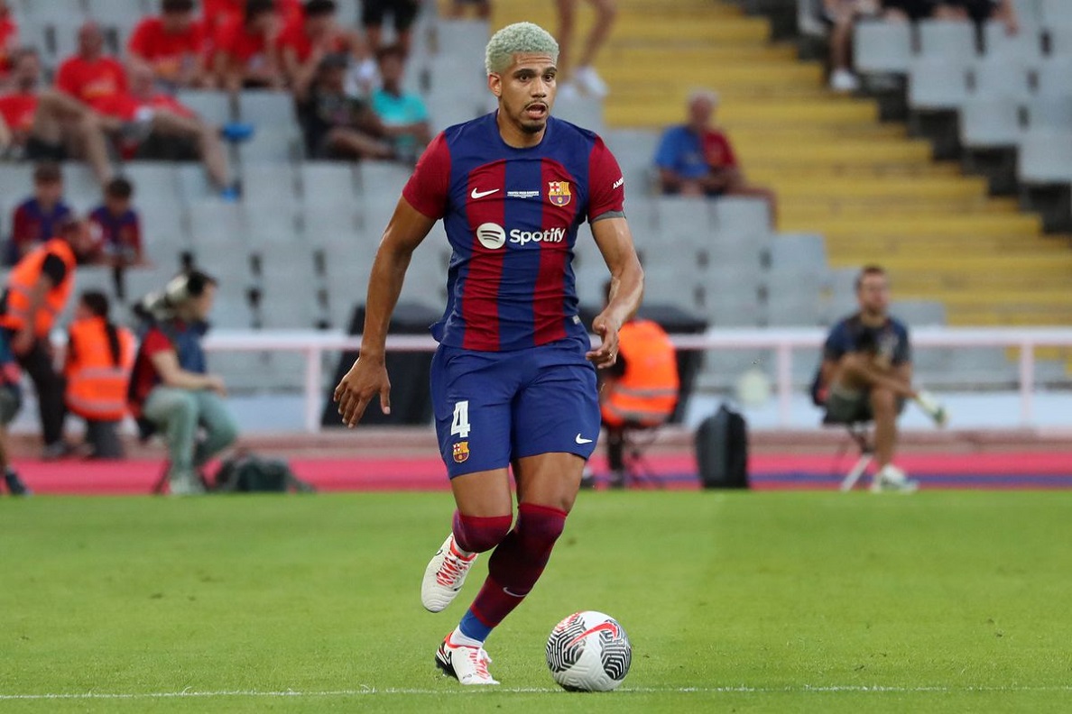 Ronald Araujo - MU sẵn sàng chi 80TR euro cải tổ phòng ngự Man Utd quyết tâm chi đậm vì Ronald Araujo