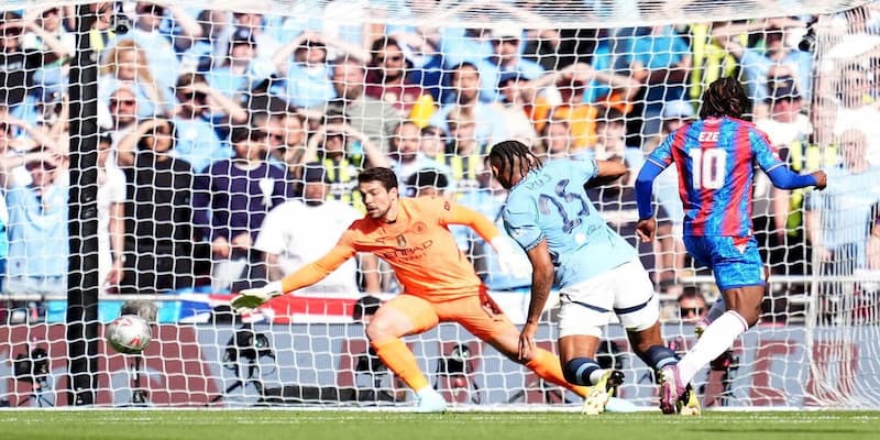 Crystal Palace thắng Man City, vô địch lần đầu tiên sau 120 năm nhờ công của Eze Crystal Palace thắng Man City, vô địch lần đầu tiên sau 120 năm nhờ công của Eze
