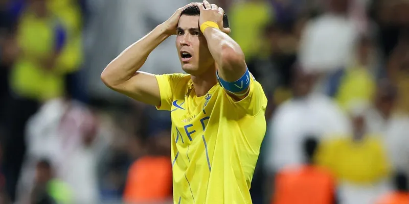 Ronaldo nổi giận, chỉ trích đồng đội trong trận thua sốc trước Al Ittihad ronaldo-bo-lo-nhieu-co-hoi-ghi-ban-truoc-al-ittihad