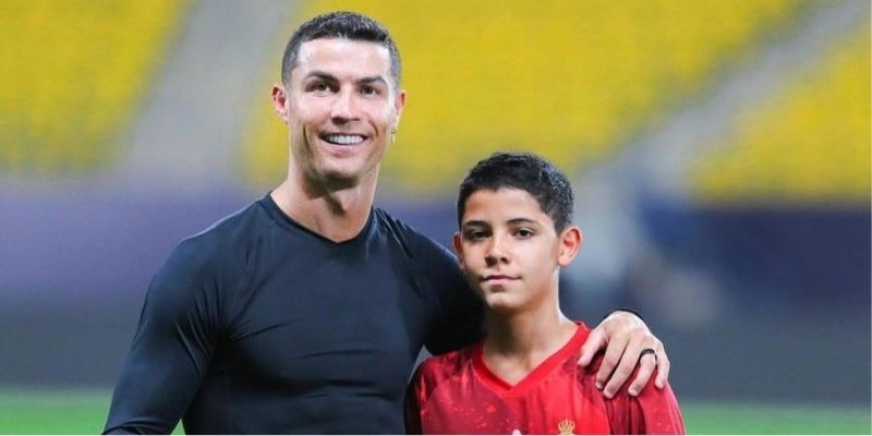 Ronaldo Jr chuẩn bị lên tuyển Bồ Đào Nha: Hổ phụ sinh hổ tử Ronaldo JR đang ghi bàn “cháy máy” tại U15 Al Nassr