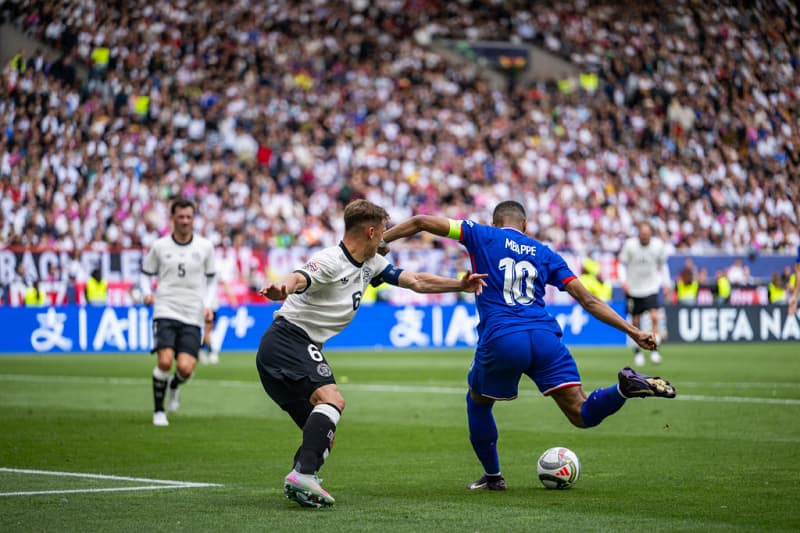 Kylian Mbappe tỏa sáng giúp Pháp thắng 2-0 trước Đức Kylian Mbappe tỏa sáng giúp Pháp thắng 2-0 trước Đức